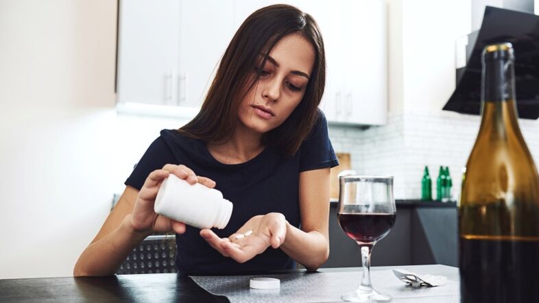 Vous pouvez boire de l'alcool tout en prenant des antibiotiques
